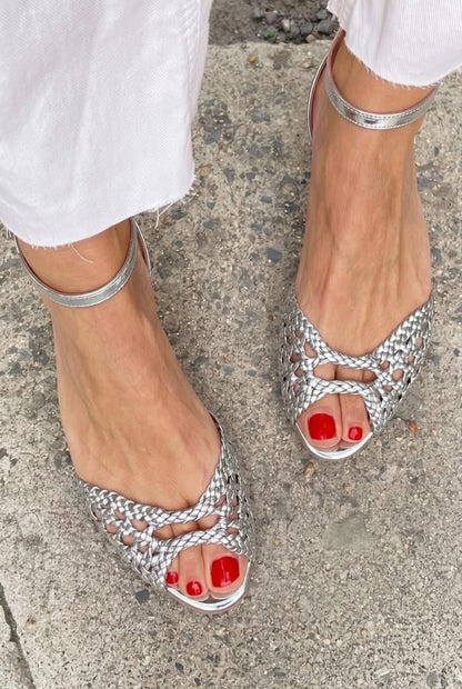 Isadora™ | Gold Woven Sandals