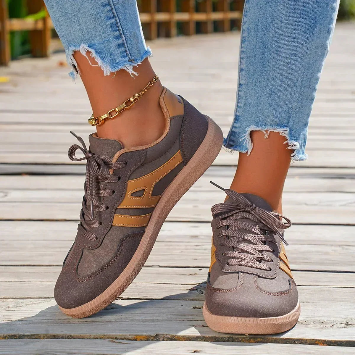 Brown / 11