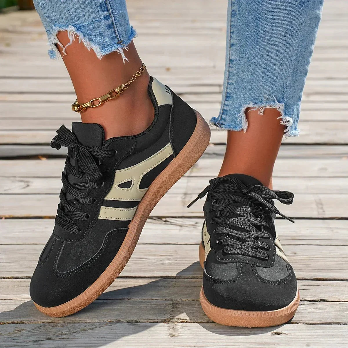 Black / 11